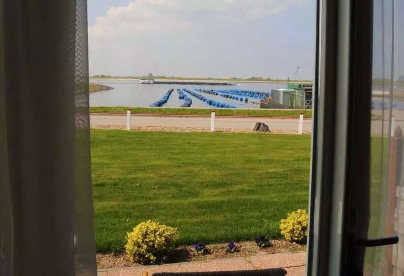 1 Bedroom Apartment with Balcony, Residentie Oosterschelde