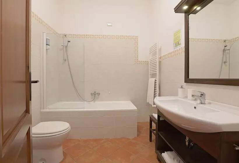 اتاق استاندارد سه نفره, Pigna D Oro Country