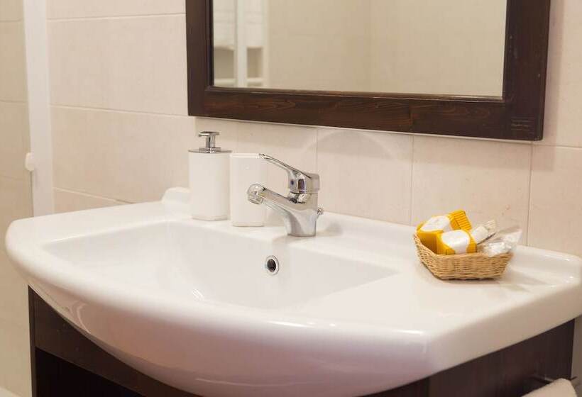 חדר סטנדרט לשלושה, Pigna D Oro Country