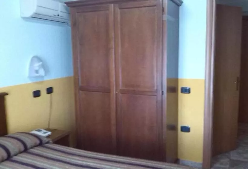 エコノミールーム, San Francesco Terme