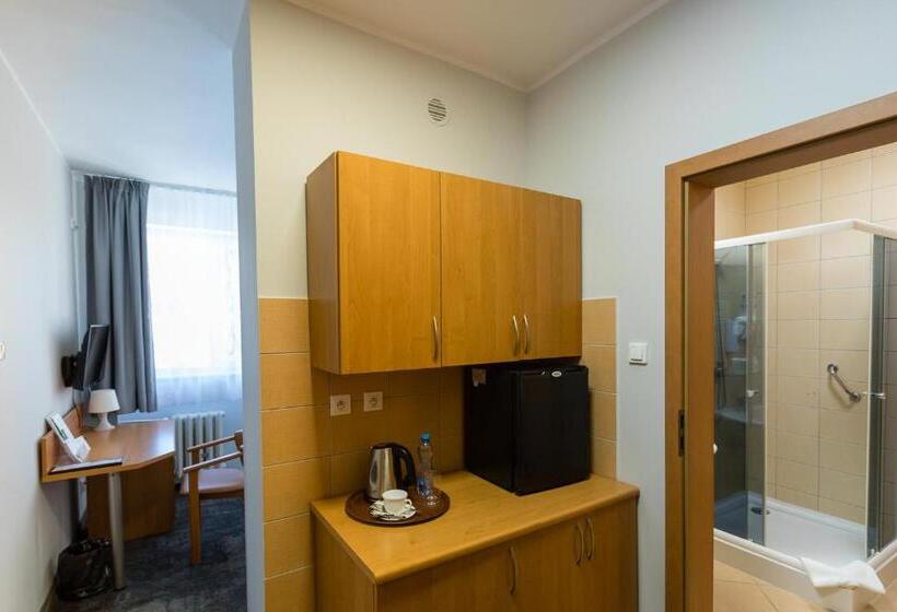 标准单人间, Sport