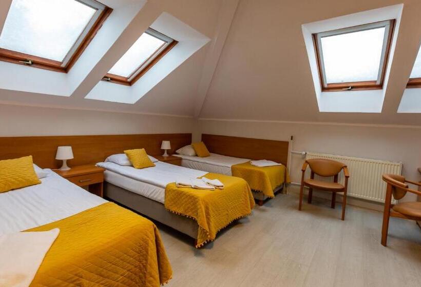 标准三人间, Sport