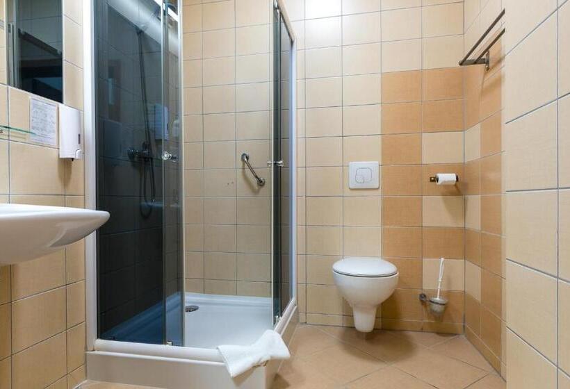 标准单人间共用浴室, Sport