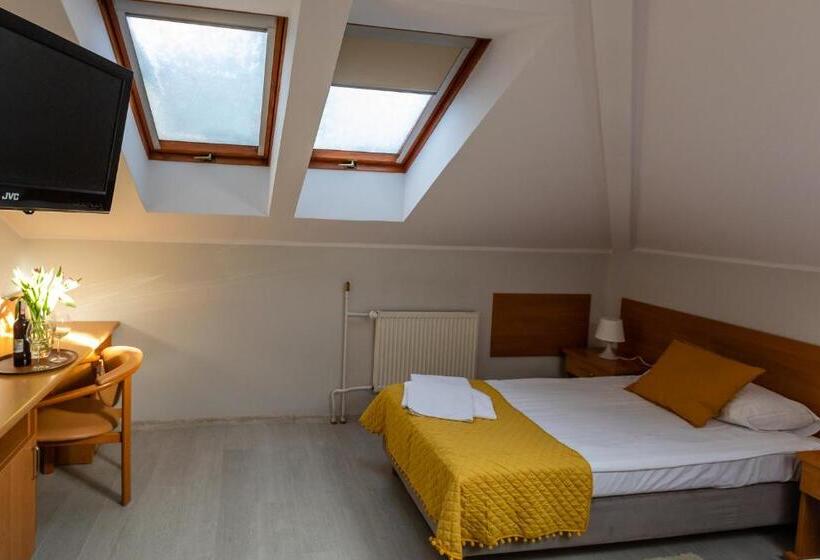 标准单人间共用浴室, Sport