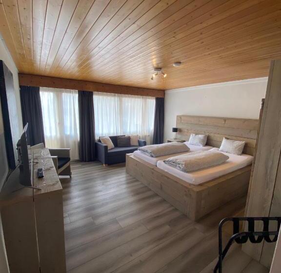 חדר משפחתי, Twing