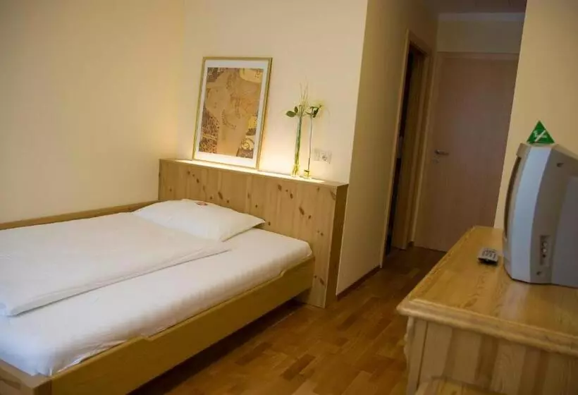 Standard Yhden Hengen Huone, Gasthof Manner