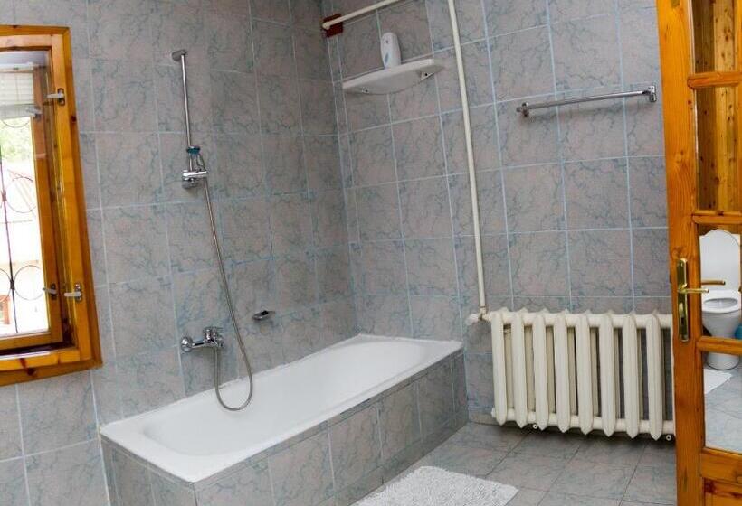 标准间, Rem's Pension