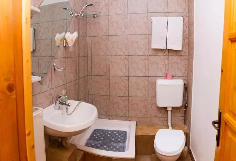 Standard Kolmen Hengen Huone, Rem's Pension