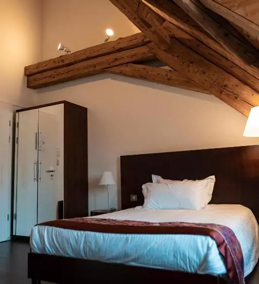 キングサイズベッドのスタンダードルーム, Swiss Hotel La Couronne