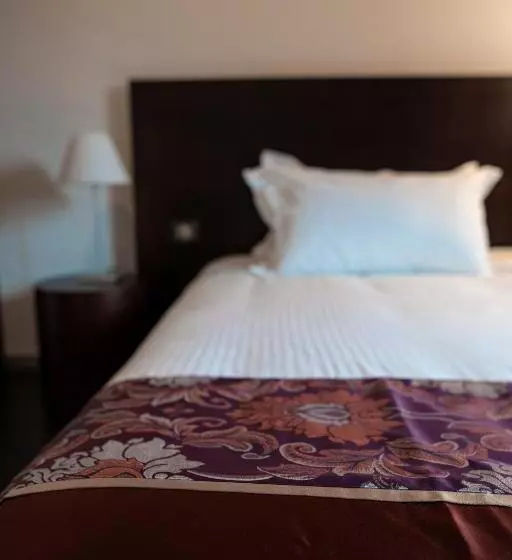 キングサイズベッドのスタンダードルーム, Swiss Hotel La Couronne