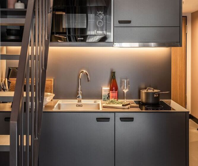 اتاق دوبلکس, Revo Munich