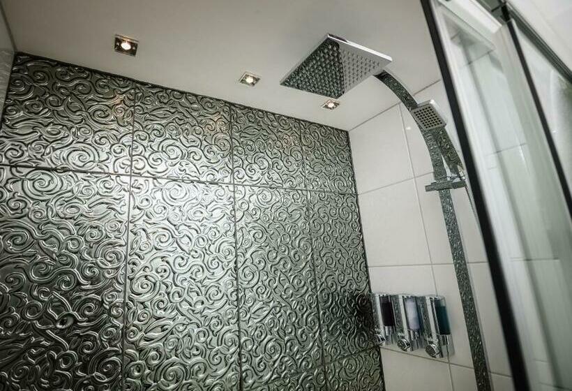 家庭间, Heaton House Farm