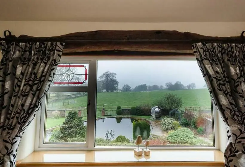 ファミリールーム, Heaton House Farm