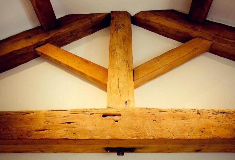 标准间, Heaton House Farm