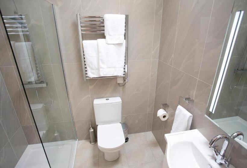 四人标准间, Heaton House Farm