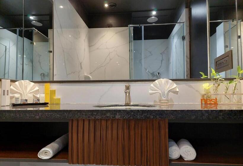 キングサイズベッドのデラックスルーム, The Nest Luxury Resort