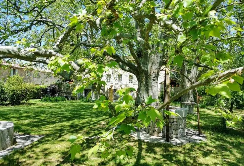 Deluxe-villa 1 Makuuhuone, 1560  Domaine Des Cinq Jardins  A Magical And Authentic Mansion