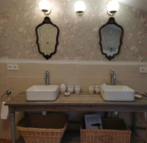 فيلا ديلوكس غرفة نوم, 1560 Domaine Des Cinq Jardins A Magical And Authentic Mansion