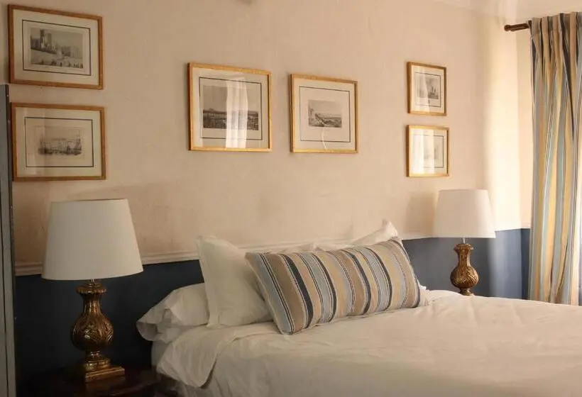 Perhesviitti, 1560  Domaine Des Cinq Jardins  A Magical And Authentic Mansion