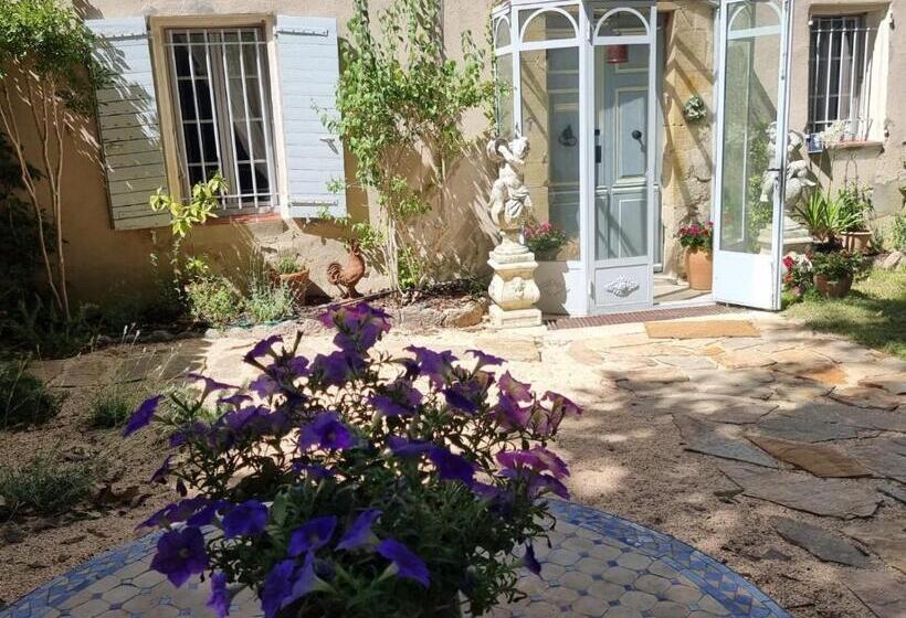 جناح, 1560 Domaine Des Cinq Jardins A Magical And Authentic Mansion