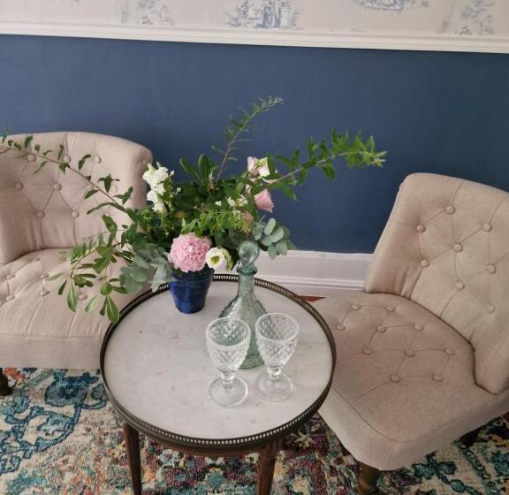 جناح عائلي, 1560 Domaine Des Cinq Jardins A Magical And Authentic Mansion