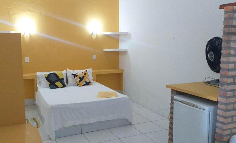 行政三人间, Pousada La Luna