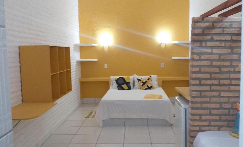 行政三人间, Pousada La Luna