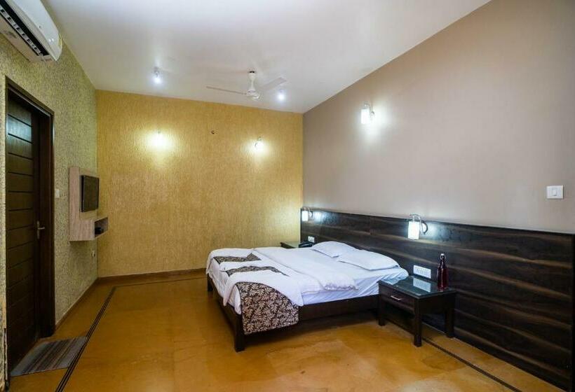 Вилла 3 Спальни, Aveeno Villas & Resort Calangute, Saligaon