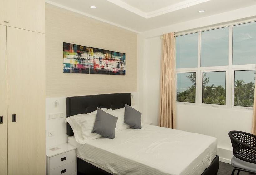 اتاق لوکس, Acacia Beach