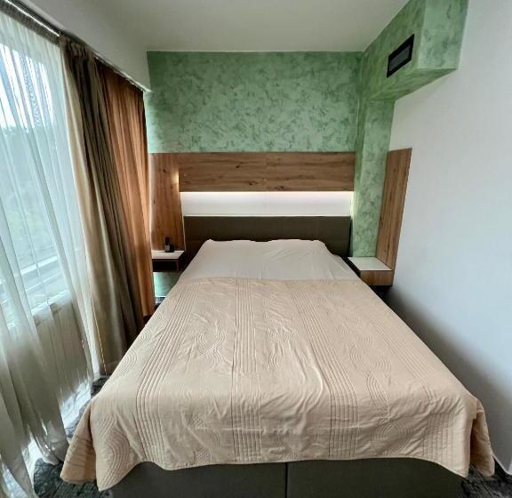 اتاق استاندارد با تخت بزرگ, Brkic