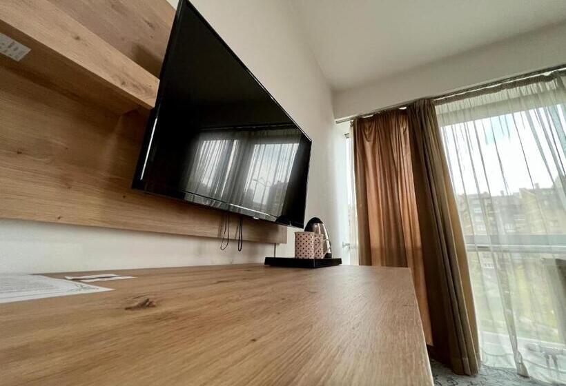 اتاق استاندارد با تخت بزرگ, Brkic