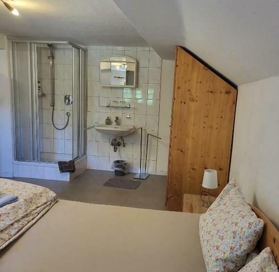 Standardrum Delat Badrum, Gasthaus Staufenbrücke