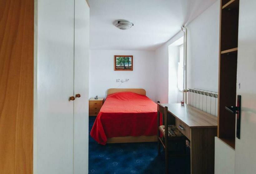 اتاق استاندارد یک تخته با سرویس بهداشتی مشترک, House365