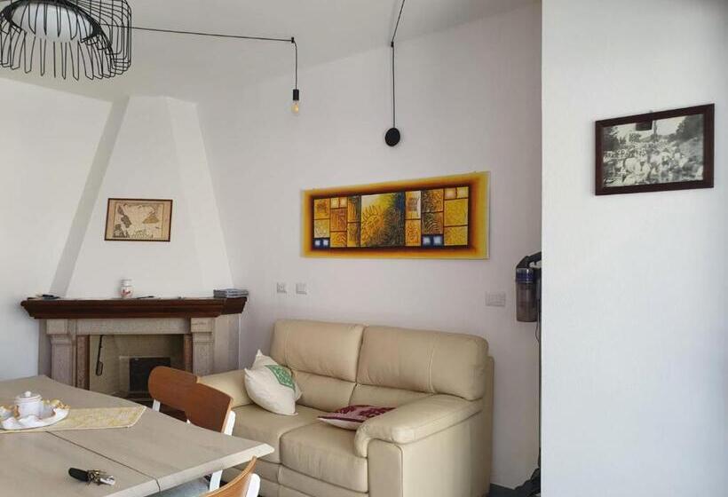 חדר סטנדרט עם מרפסת, Sardiniarooms Tortolì Old Town