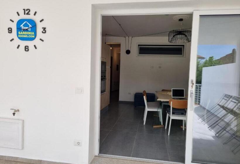 חדר סטנדרט עם מרפסת, Sardiniarooms Tortolì Old Town