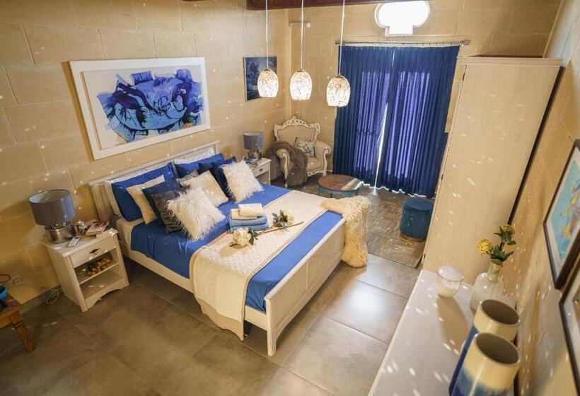 اتاق لوکس با بالکن و چشم‌انداز دریا, Ajuga Luxury Boutique B&b