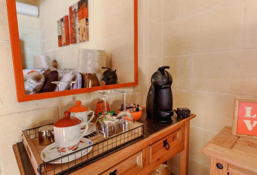 اتاق استاندارد با بالکن و چشم‌انداز دریا, Ajuga Luxury Boutique B&b