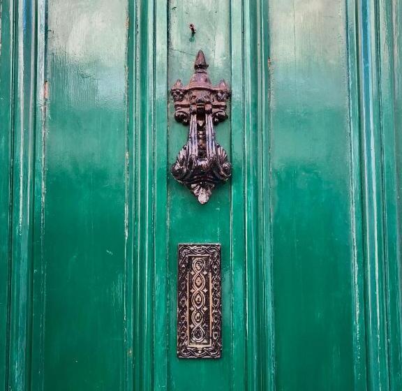 اتاق استاندارد با سرویس بهداشتی مشترک, The Victorian House