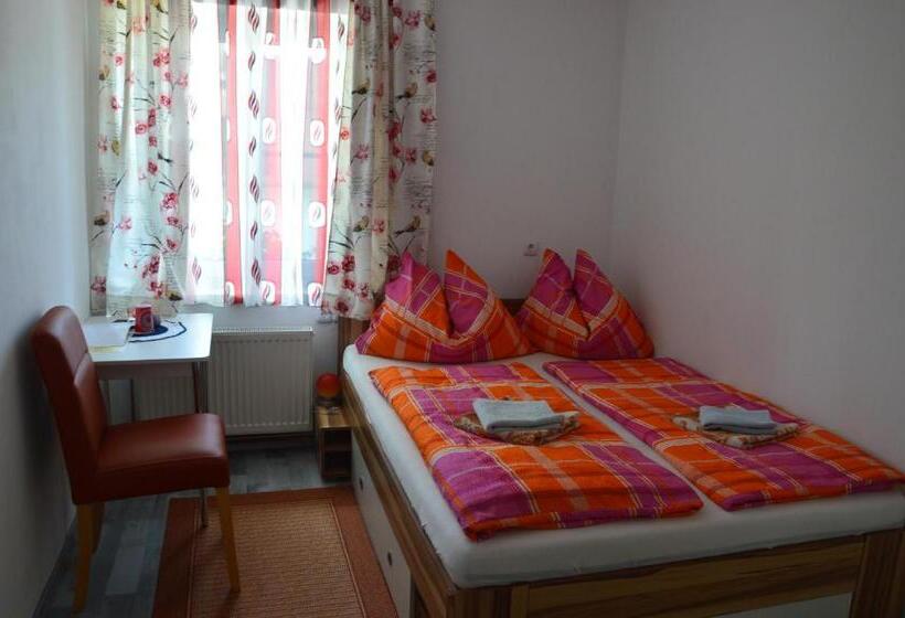 חדר בסיסי, Pension Hrnjic