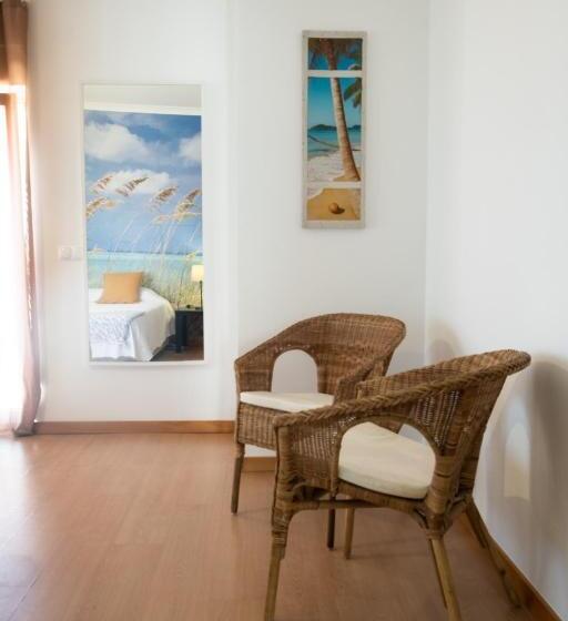 اتاق لوکس با بالکن و چشم‌انداز دریا, Pksc Surf House