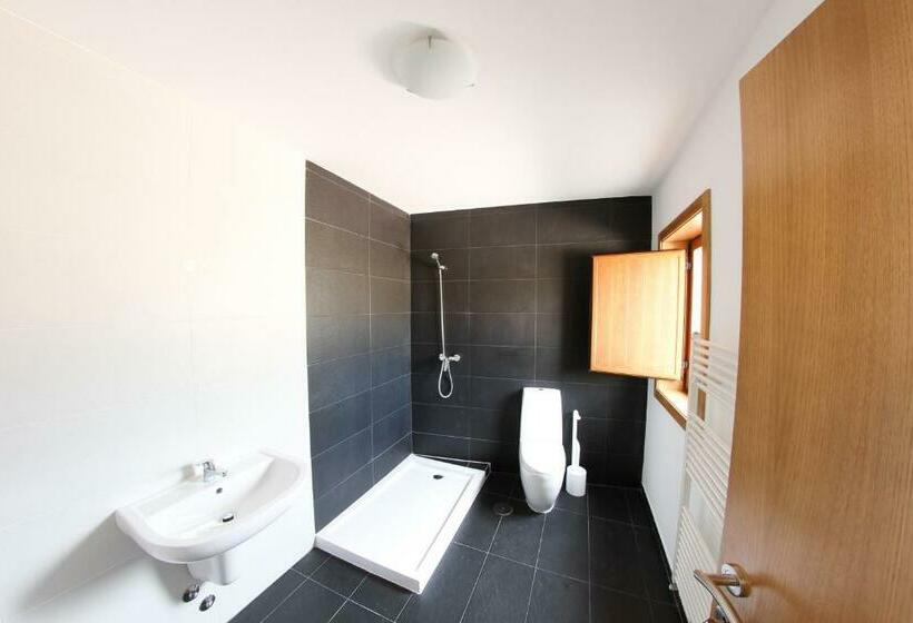 غرفة قياسية, A Casa De Salsas