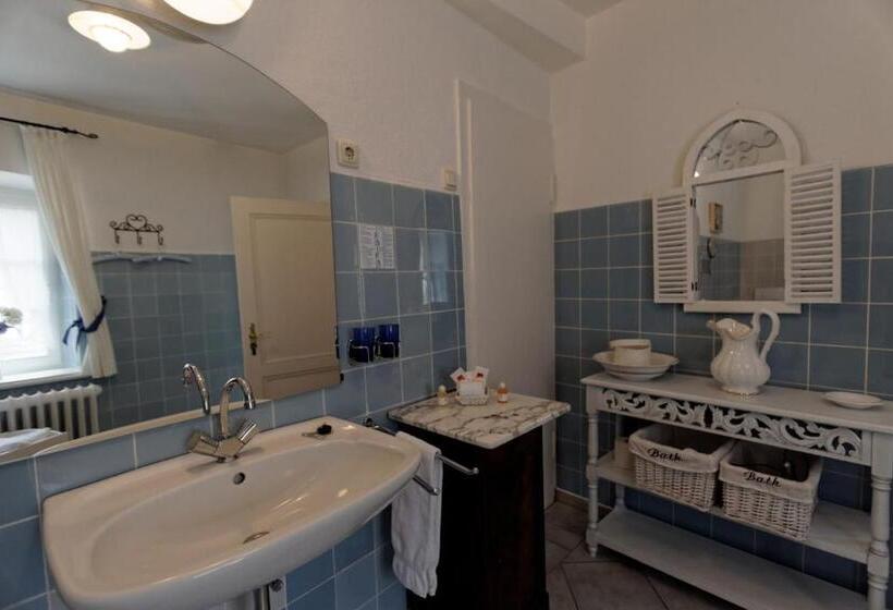 Romantic Room, Burghaus & Villa Kronenburg