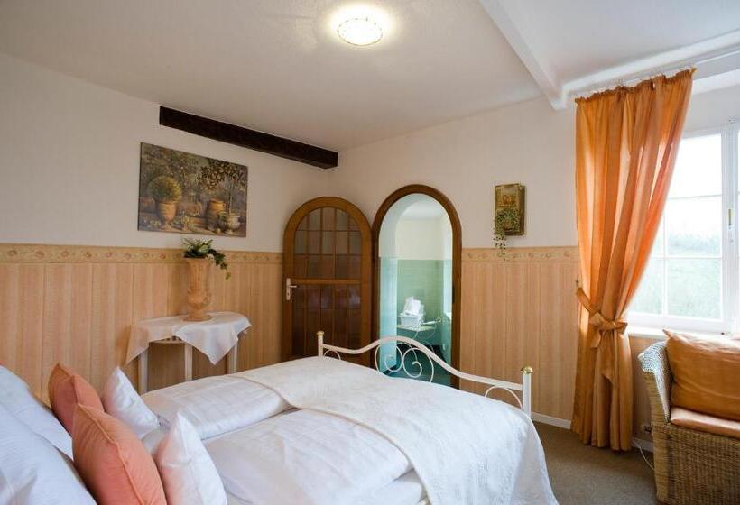 Romantic Room, Burghaus & Villa Kronenburg