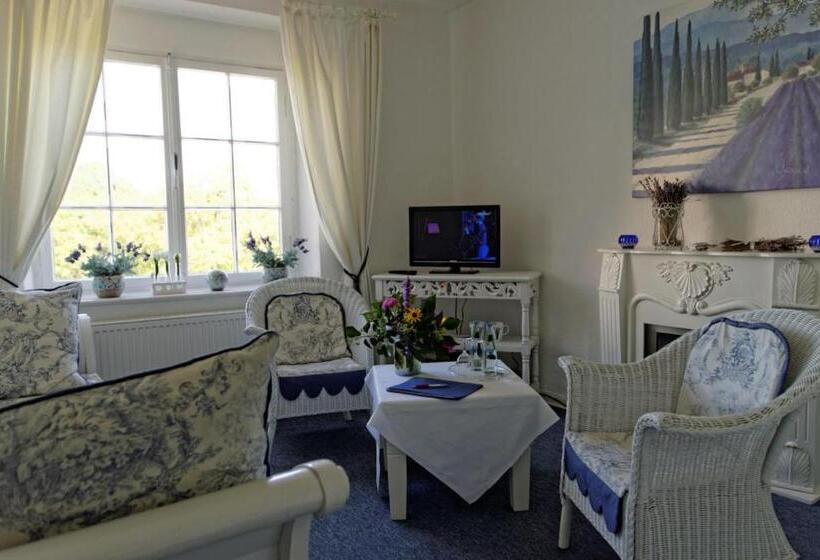 Люкс Классика, Burghaus & Villa Kronenburg