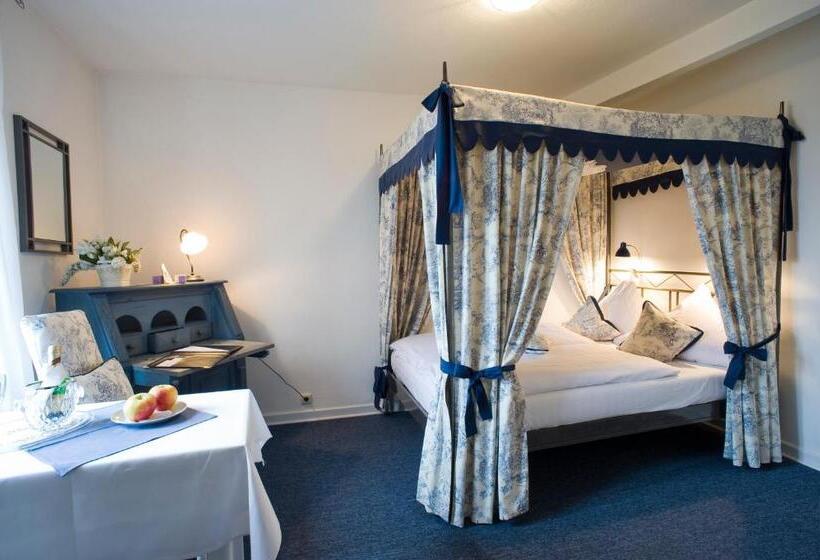 Люкс Классика, Burghaus & Villa Kronenburg