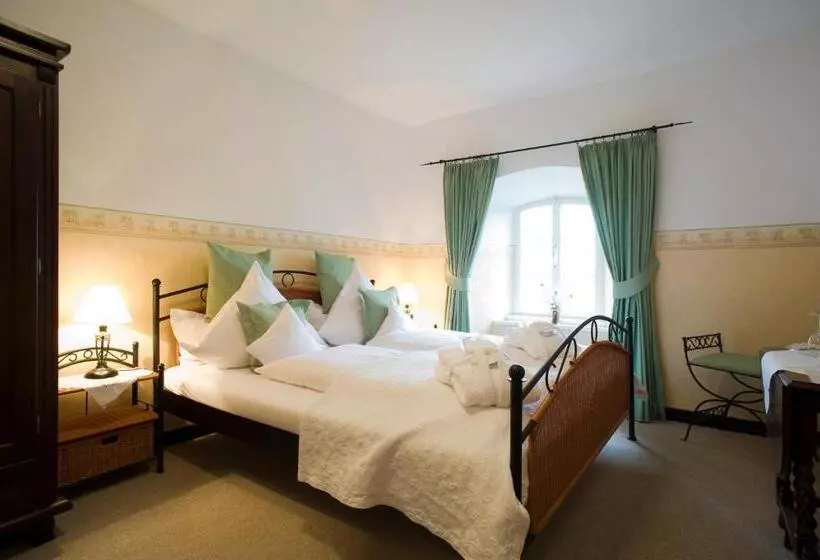Comfort Yhden Hengen Huone, Burghaus & Villa Kronenburg