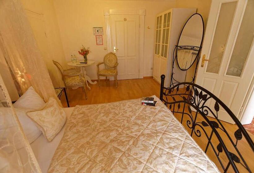 Romantic Room, Burghaus & Villa Kronenburg