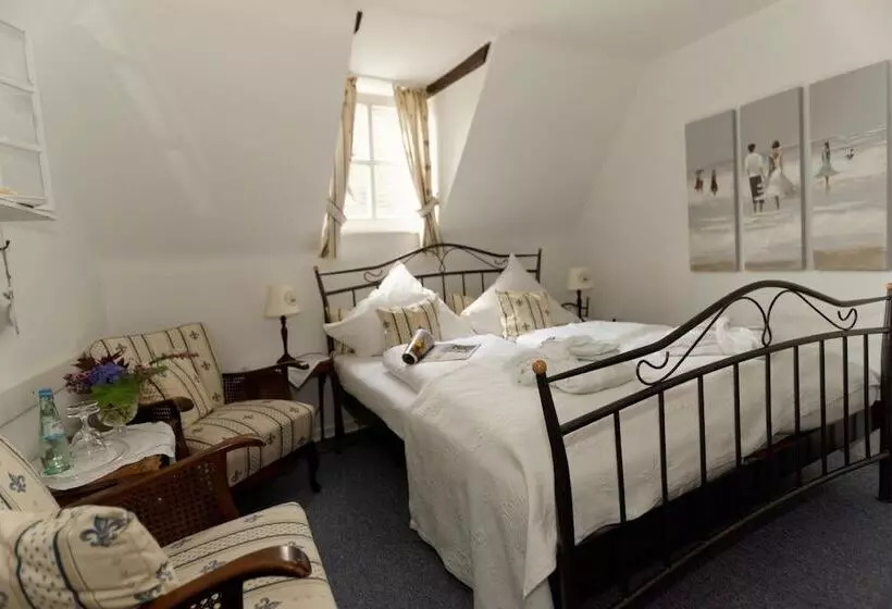 Comfort Yhden Hengen Huone, Burghaus & Villa Kronenburg