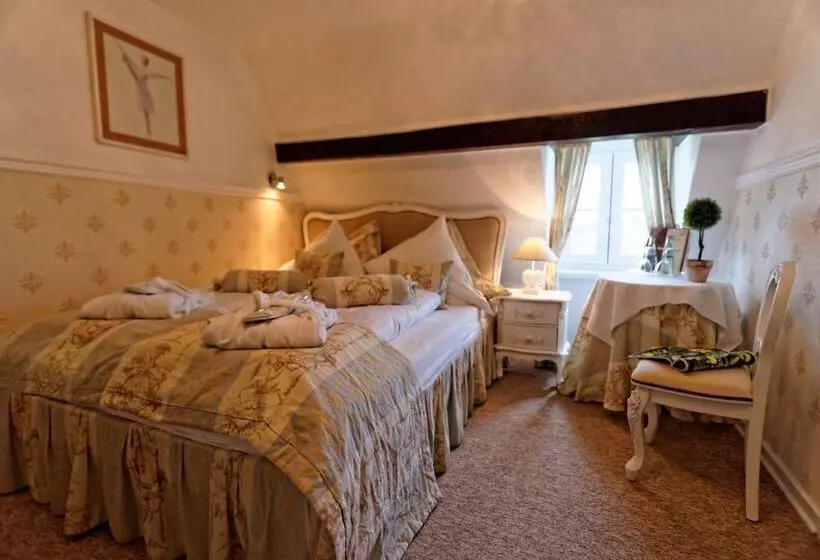 Comfort Yhden Hengen Huone, Burghaus & Villa Kronenburg