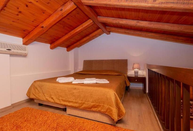 סוויטת ג'וניור דלוקס, Ahilion